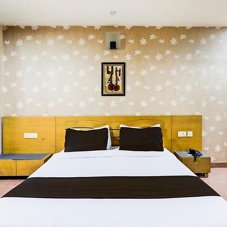 Townhouse Sakura Hotell Lucknow Exteriör bild