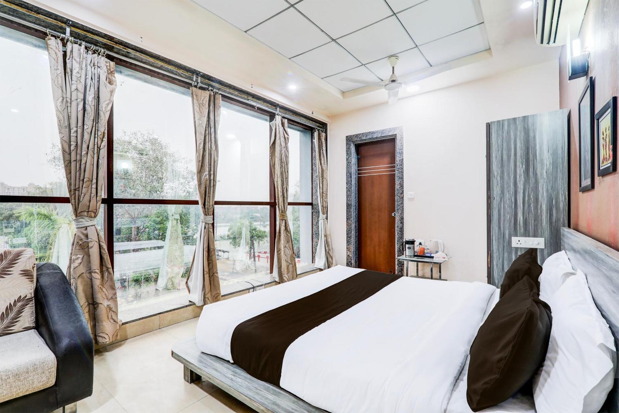 Townhouse Sakura Hotell Lucknow Exteriör bild