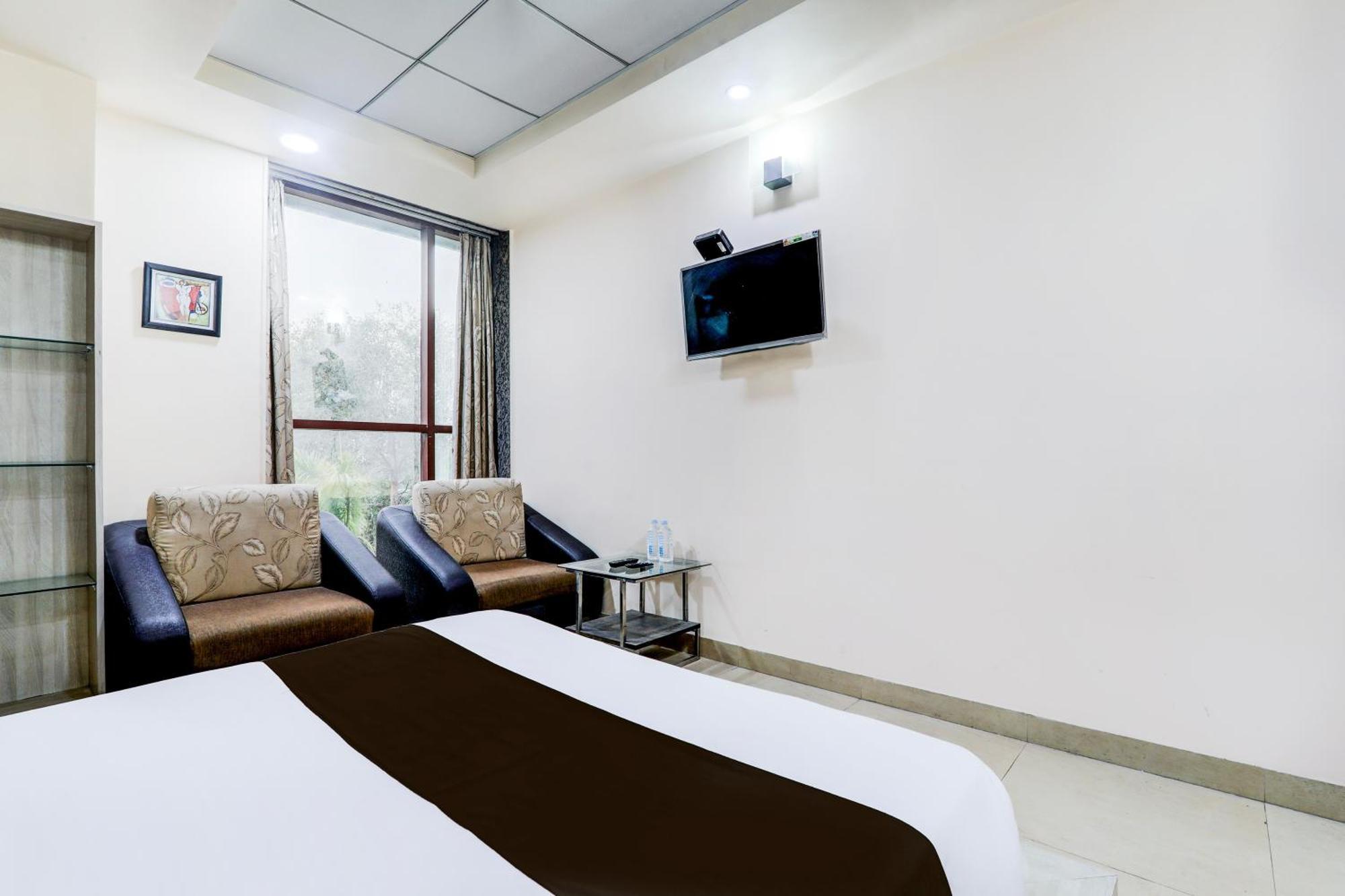 Townhouse Sakura Hotell Lucknow Exteriör bild