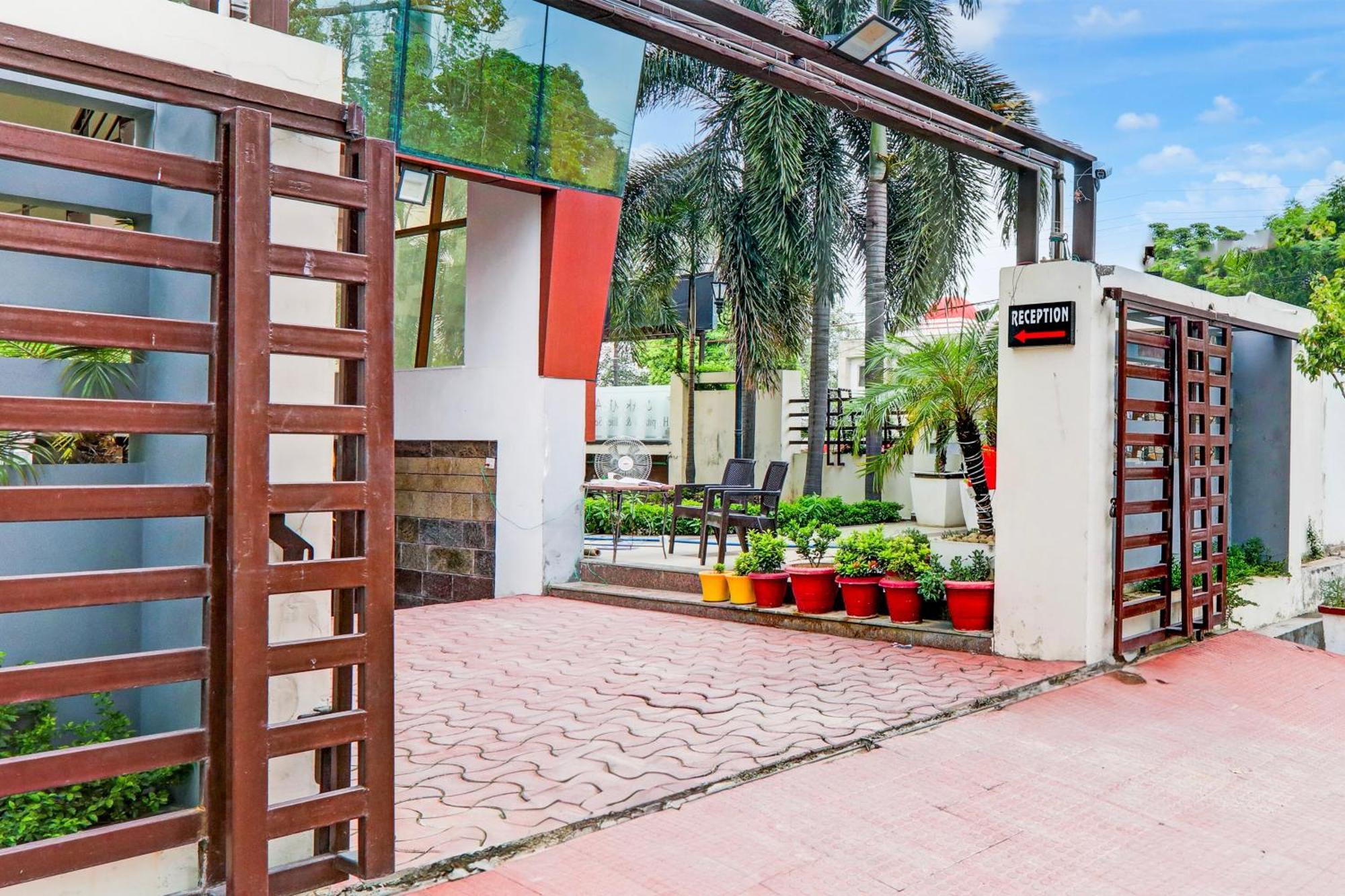 Townhouse Sakura Hotell Lucknow Exteriör bild