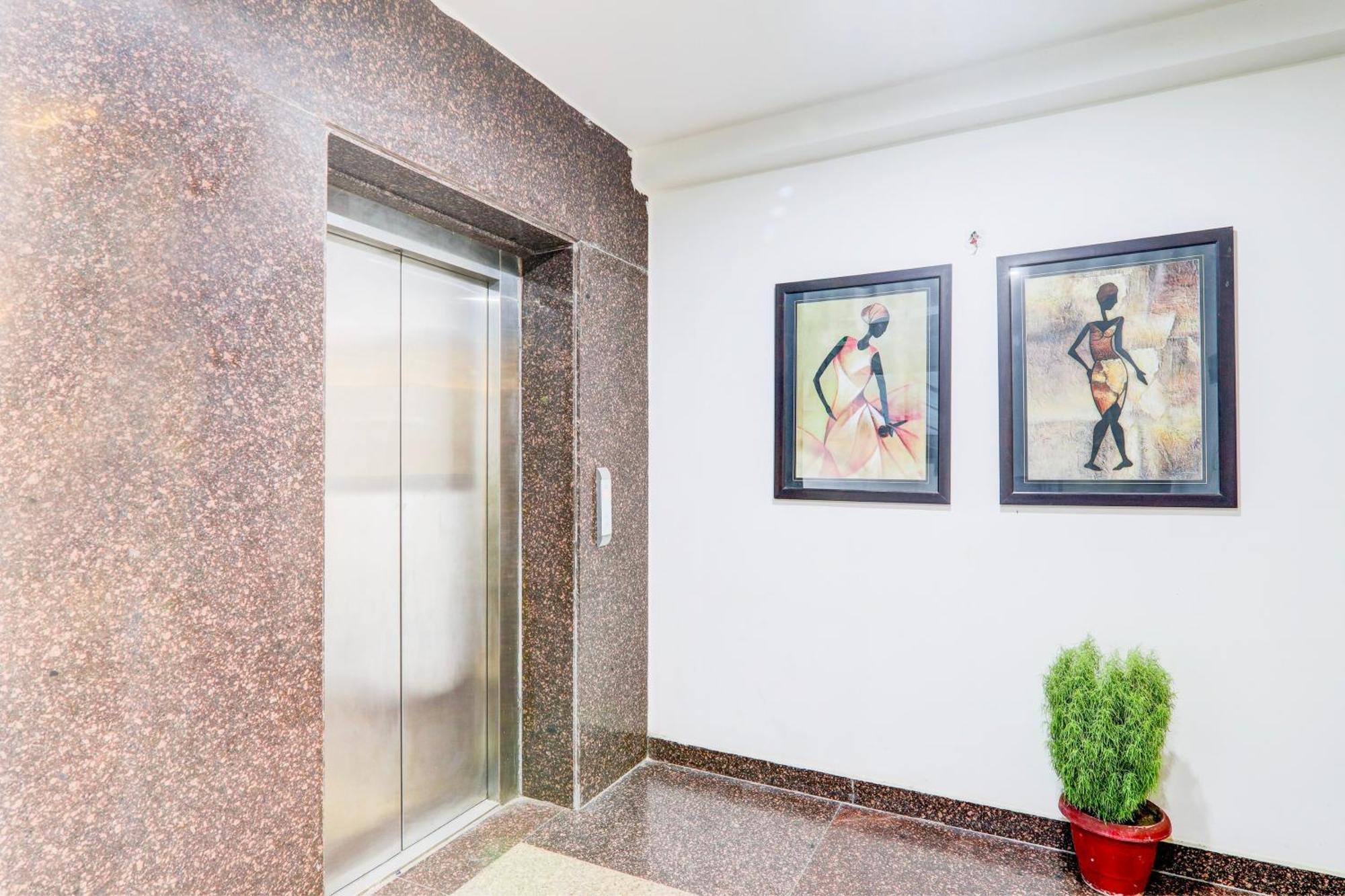 Townhouse Sakura Hotell Lucknow Exteriör bild